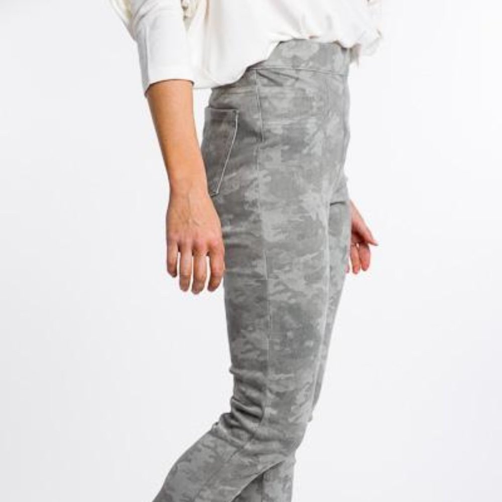 NWT Spanx Jeanish Ankle Leggings